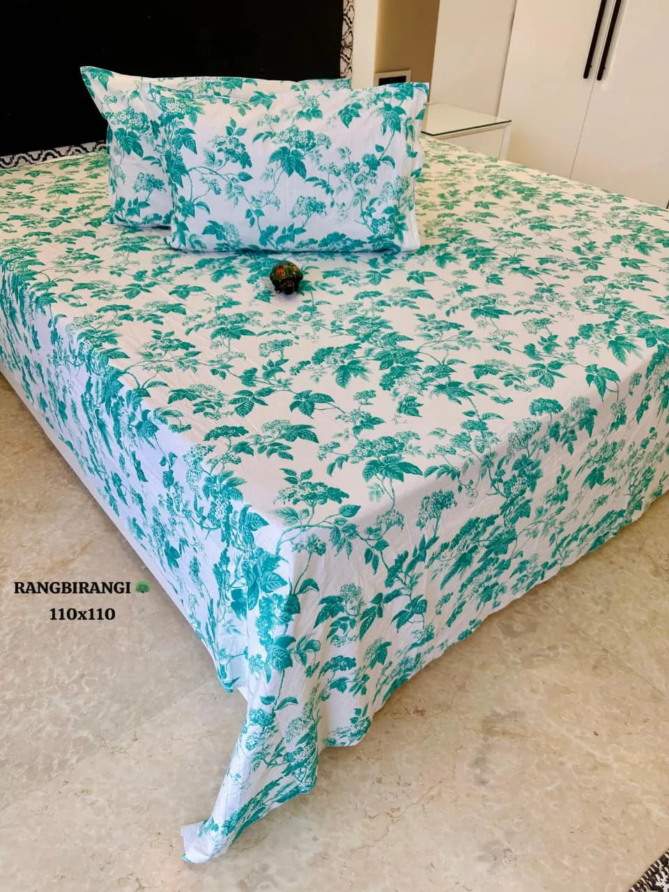 White and green botanical print cotton super king bedsheet with matching pillow covers