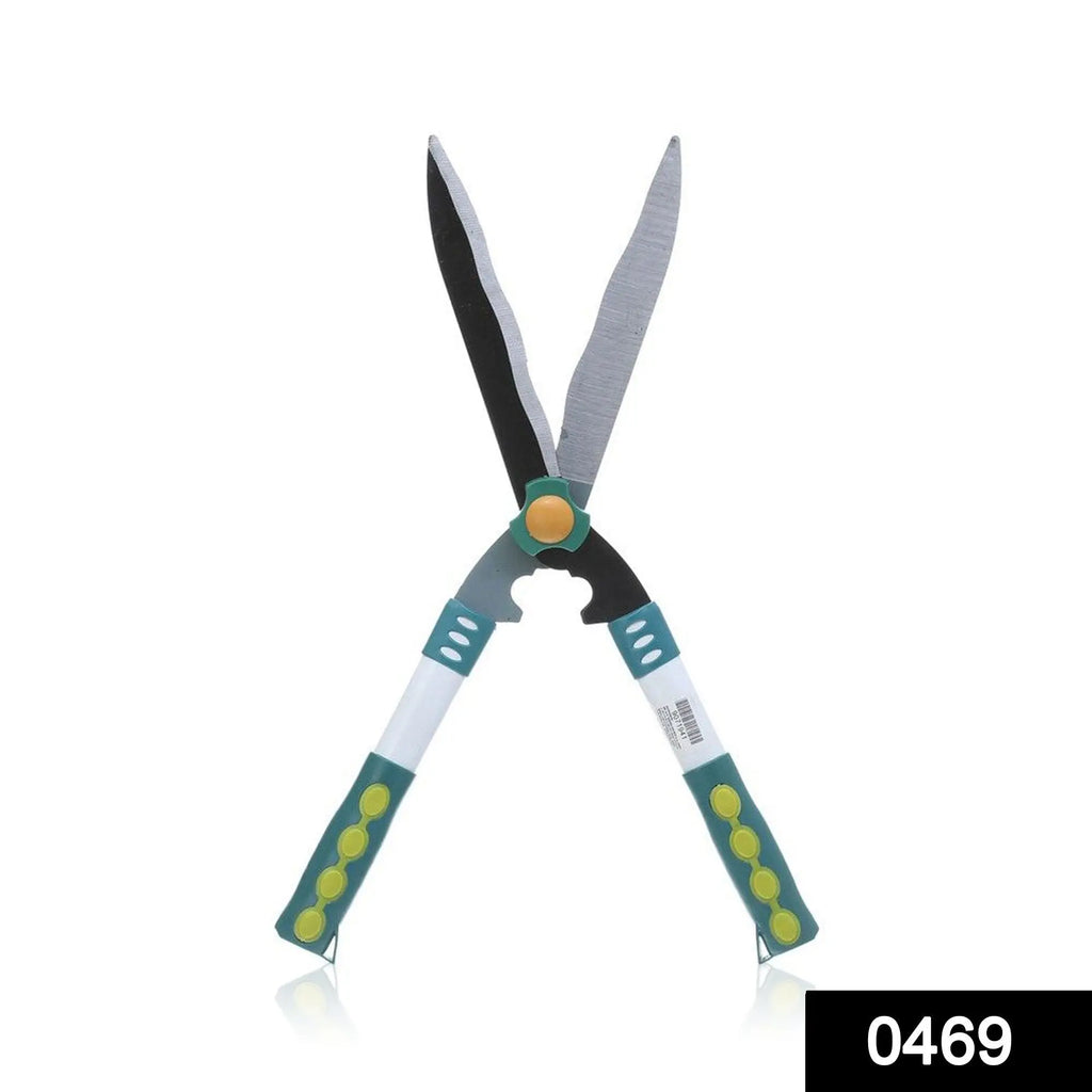 Big garden scissor for heavy-duty pruning of thick stems and branches.