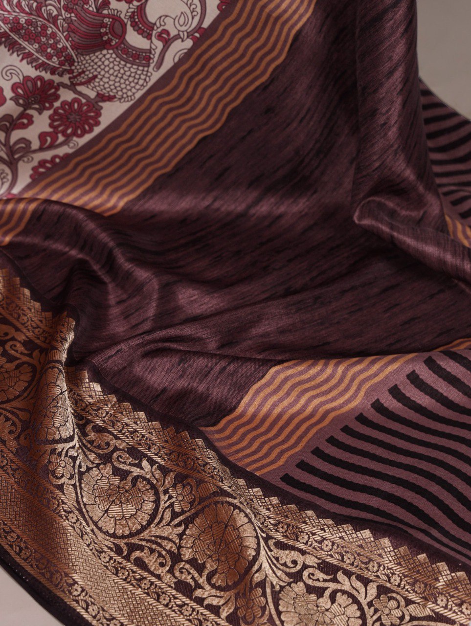 Detailed view of the pallu and elegant viscose border of a dusty pink TRENDBUY printed Tasar silk saree, with striped detail.