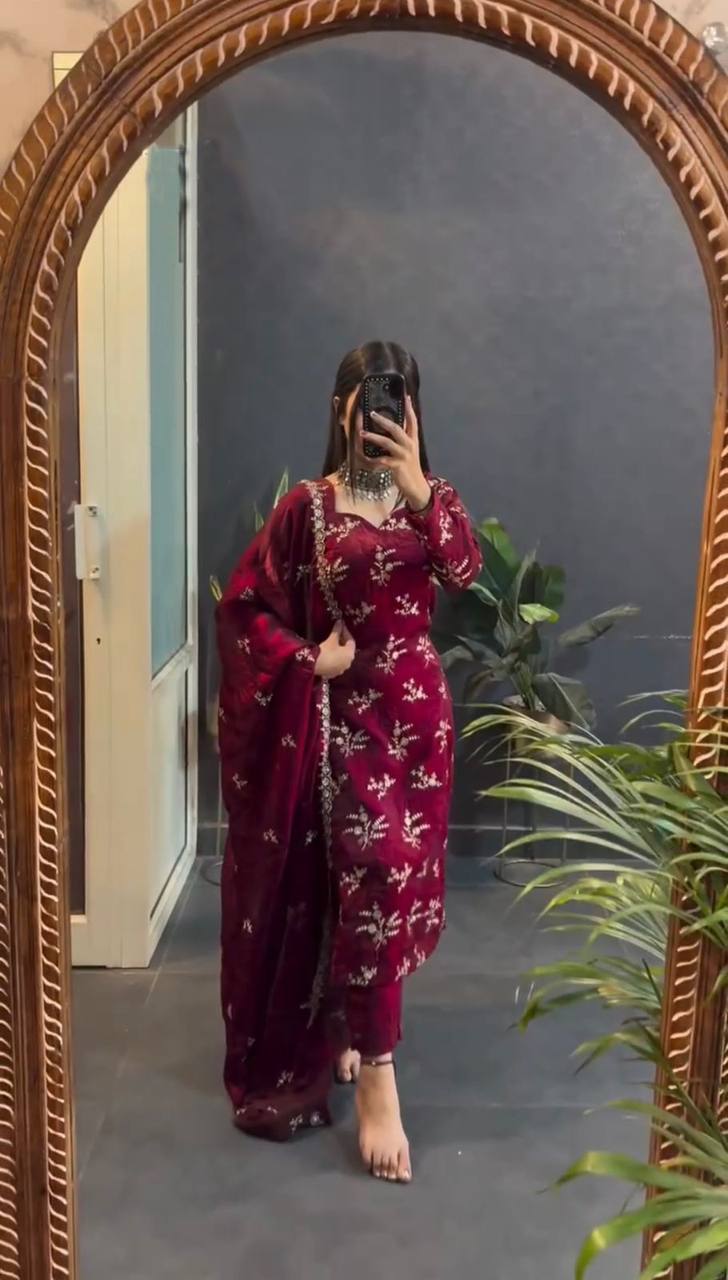 Elegant Kurti Set for Women - Kurti, Dupatta, and Pant