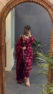 Elegant Kurti Set for Women - Kurti, Dupatta, and Pant