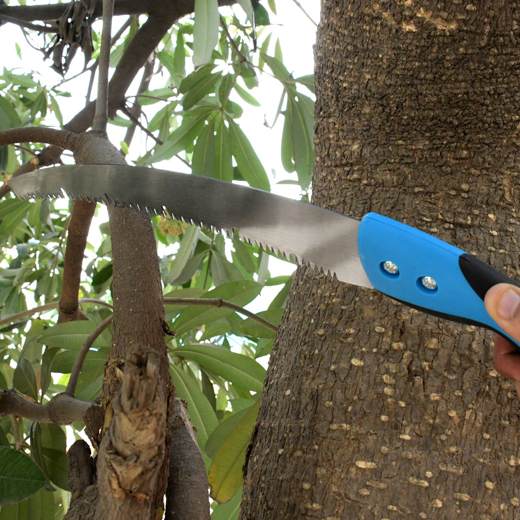 Close-up of the triple-ground razor sharp teeth on the 20-inch steel blade