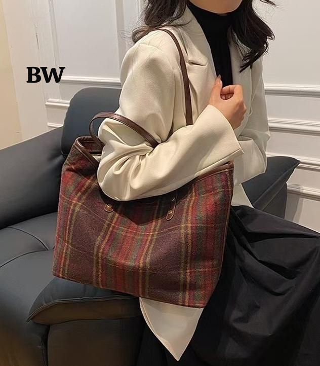 High Quality Imported Handbag and Shoulder Bag for Women - New Arrival
