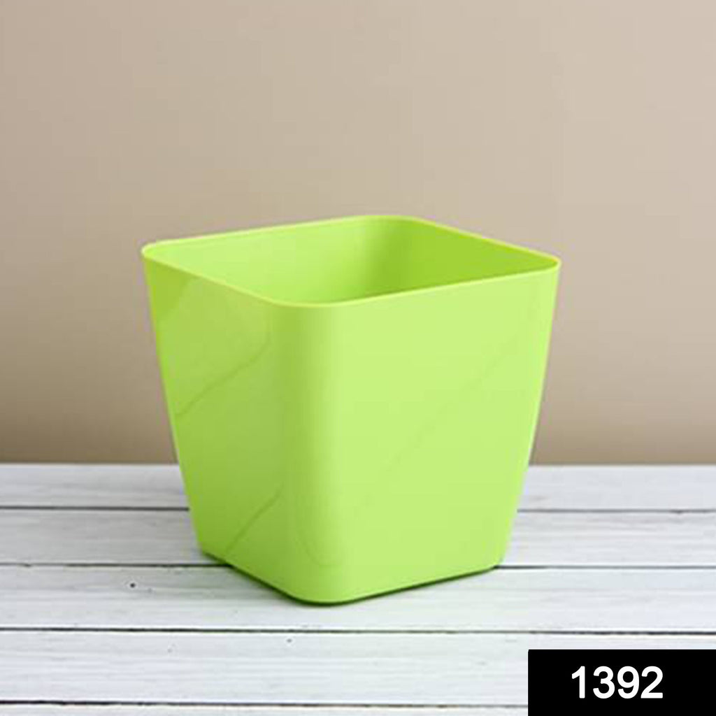 Set of square flower pots in grey, versatile for indoor and outdoor gardening