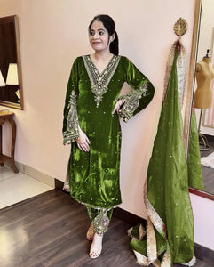 Green Pakistani Velvet Suit | TRENDBUY