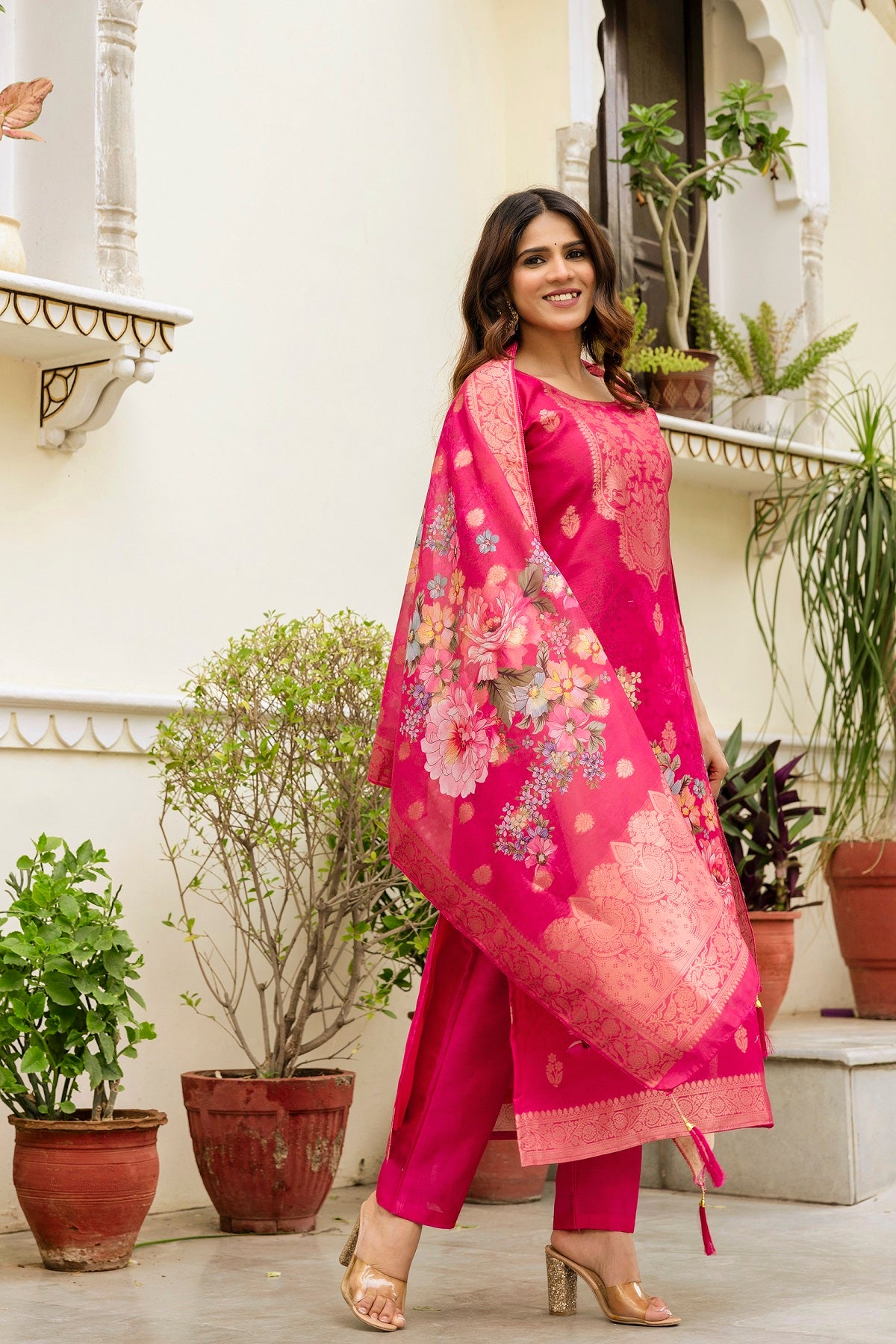Model walking and posing in the stunning pink Chanderi cotton kurti set.