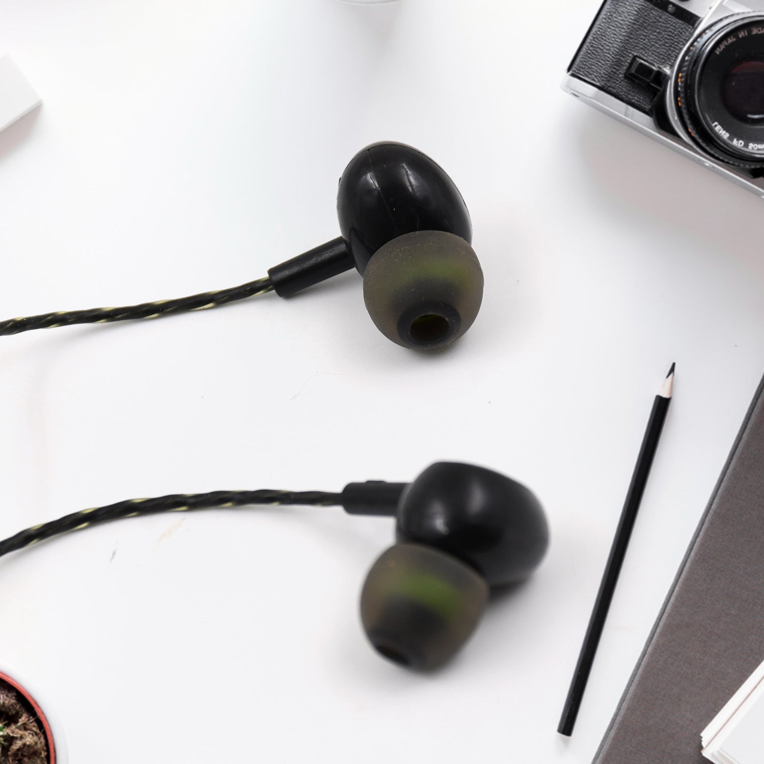 Universal Wired Earphone With Mic (1 Pc) - TREND BUY