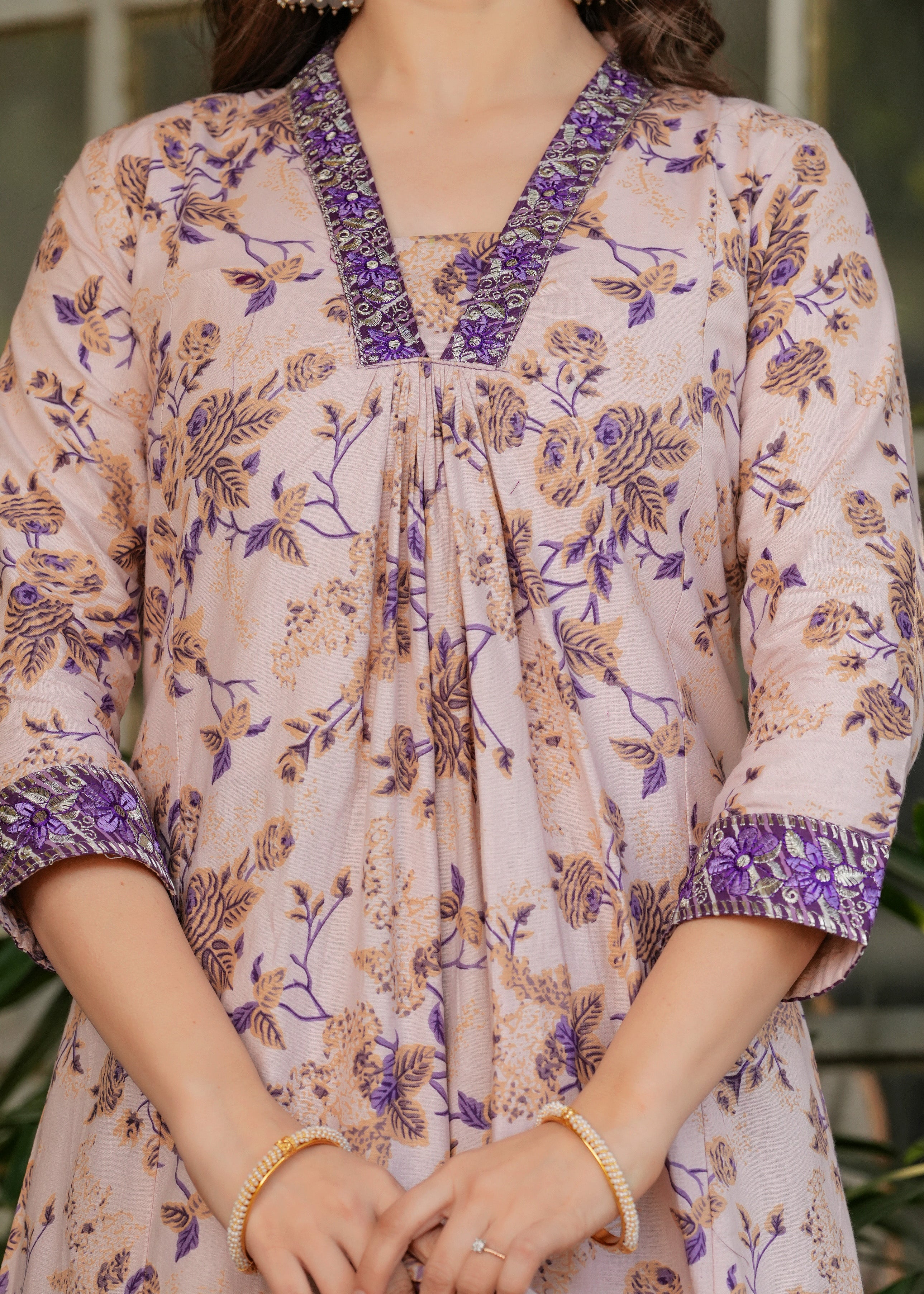 Detailed view of the pure cotton fabric and printed design on the TRENDBUY straight kurta.