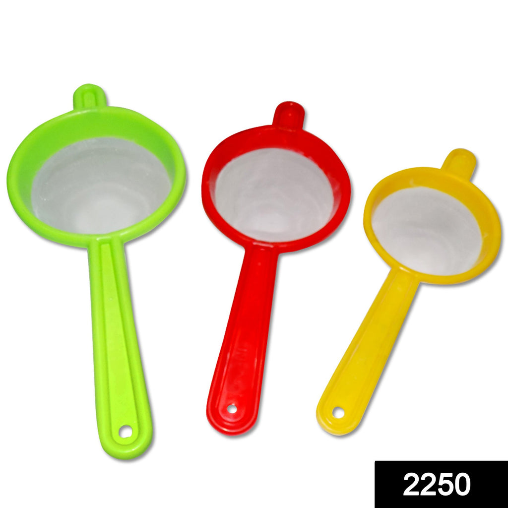 Pack of 3 white plastic multipurpose tea & coffee strainers