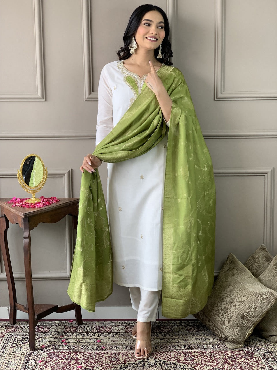 Full shot of model elegantly holding the green viscose jacquard dupatta of the TRENDBUY Kurta Set.