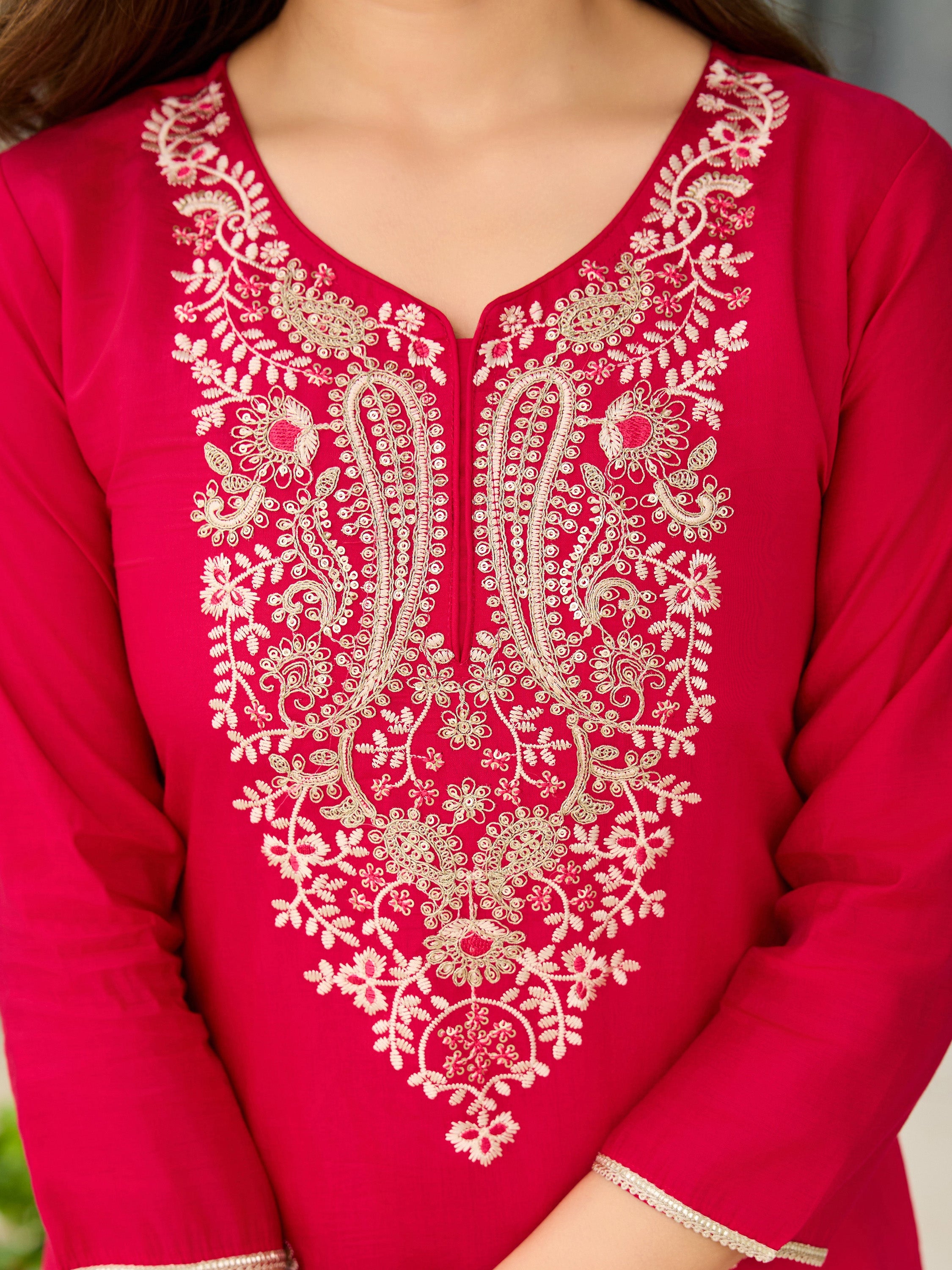 Close-up of the intricate silver embroidery on the neckline of the pink viscose kurti from TRENDBUY.