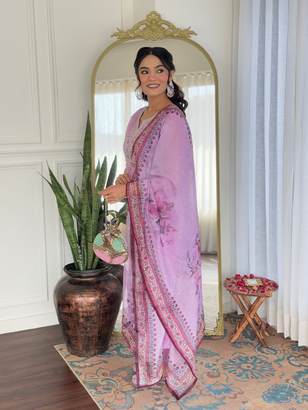 Side profile of a model showcasing the draping of the lavender kurta set's printed taby dupatta.