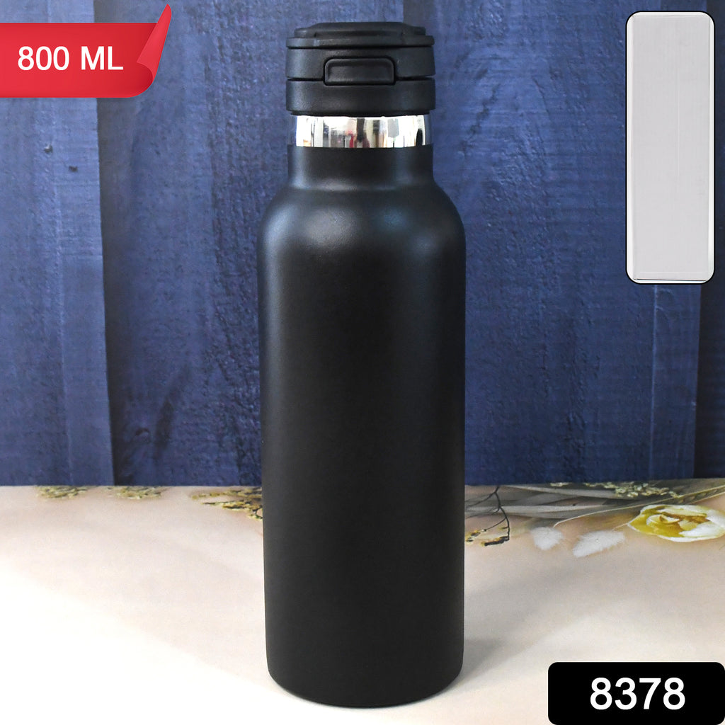 Kids insulated stainless steel water bottle, 800ml, light blue with handle.
