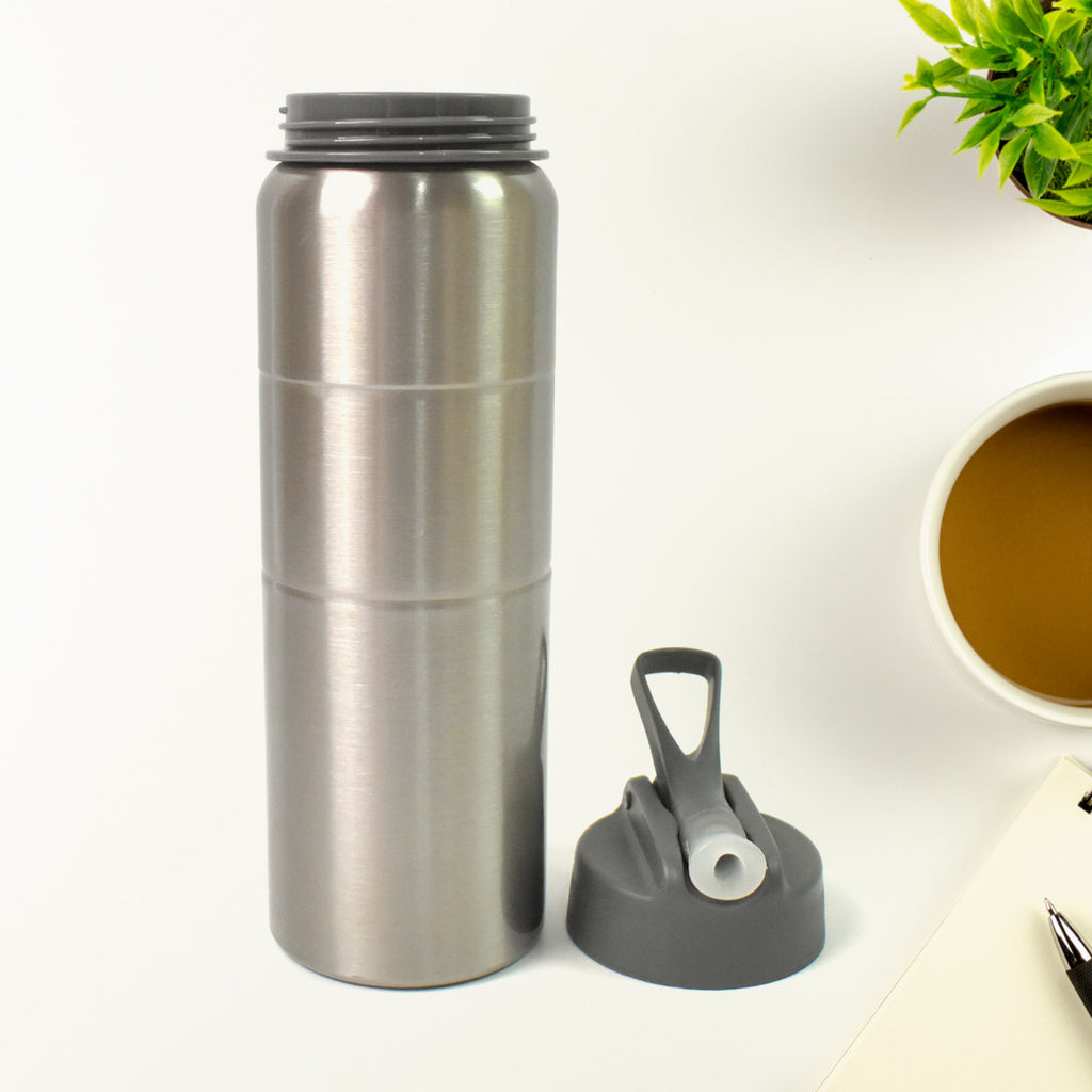 Close-up of the secure, leak-proof flip-up straw lid mechanism.