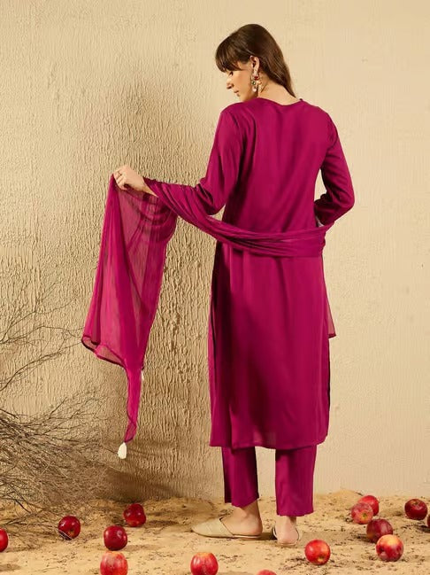 Back view of TRENDBUY model showcasing the flowing Organza dupatta and pink Viscose Chanderi Kurta set