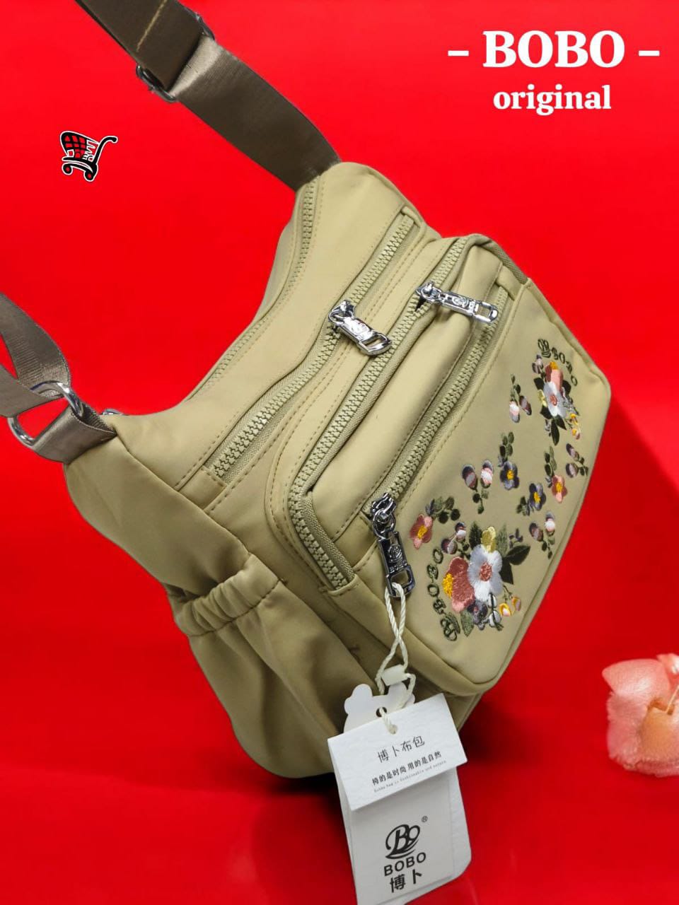 Angled view of TRENDBUY BOBO Original beige floral shoulder bag with brand tag