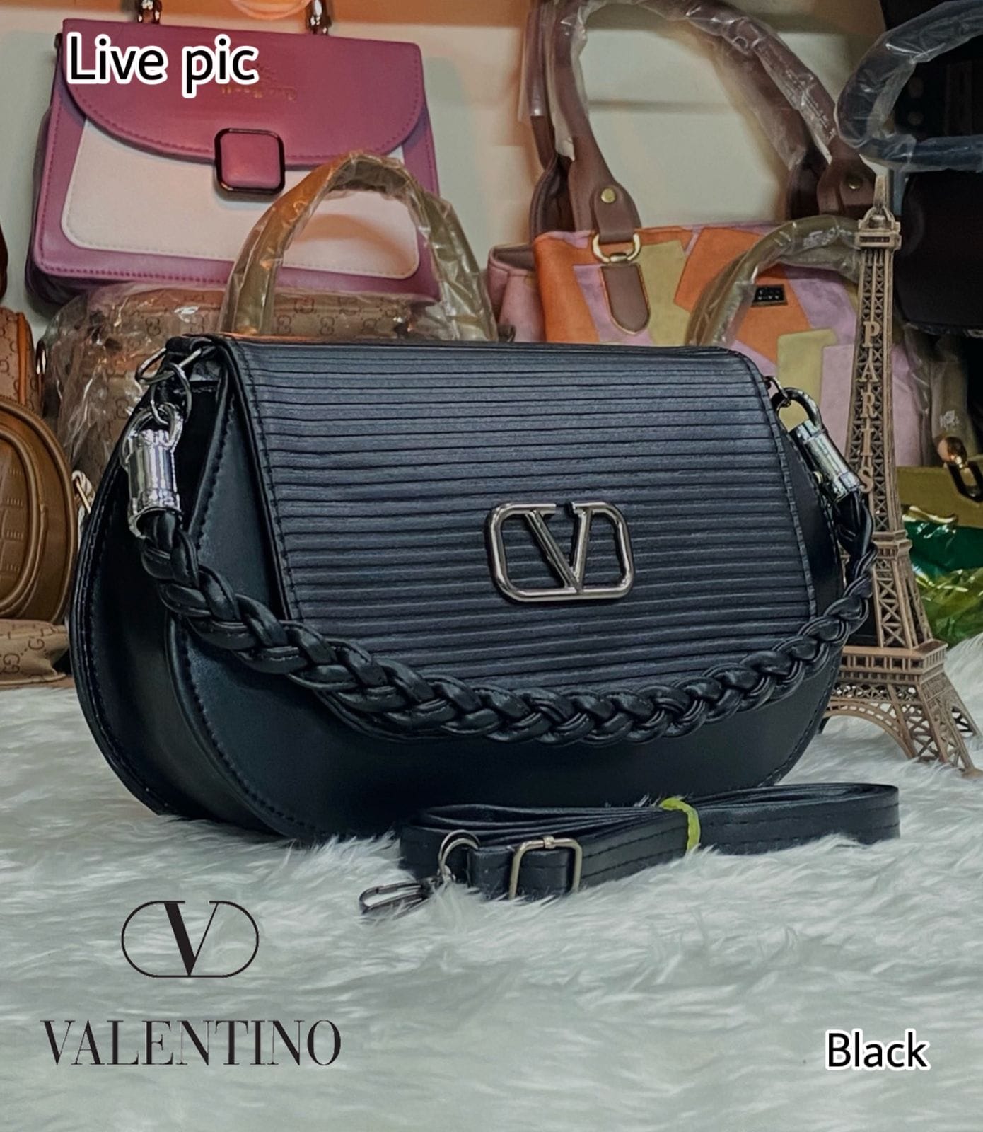 TRENDBUY Black sophisticated fashion bag, perfect for any outfit, classic and versatile.