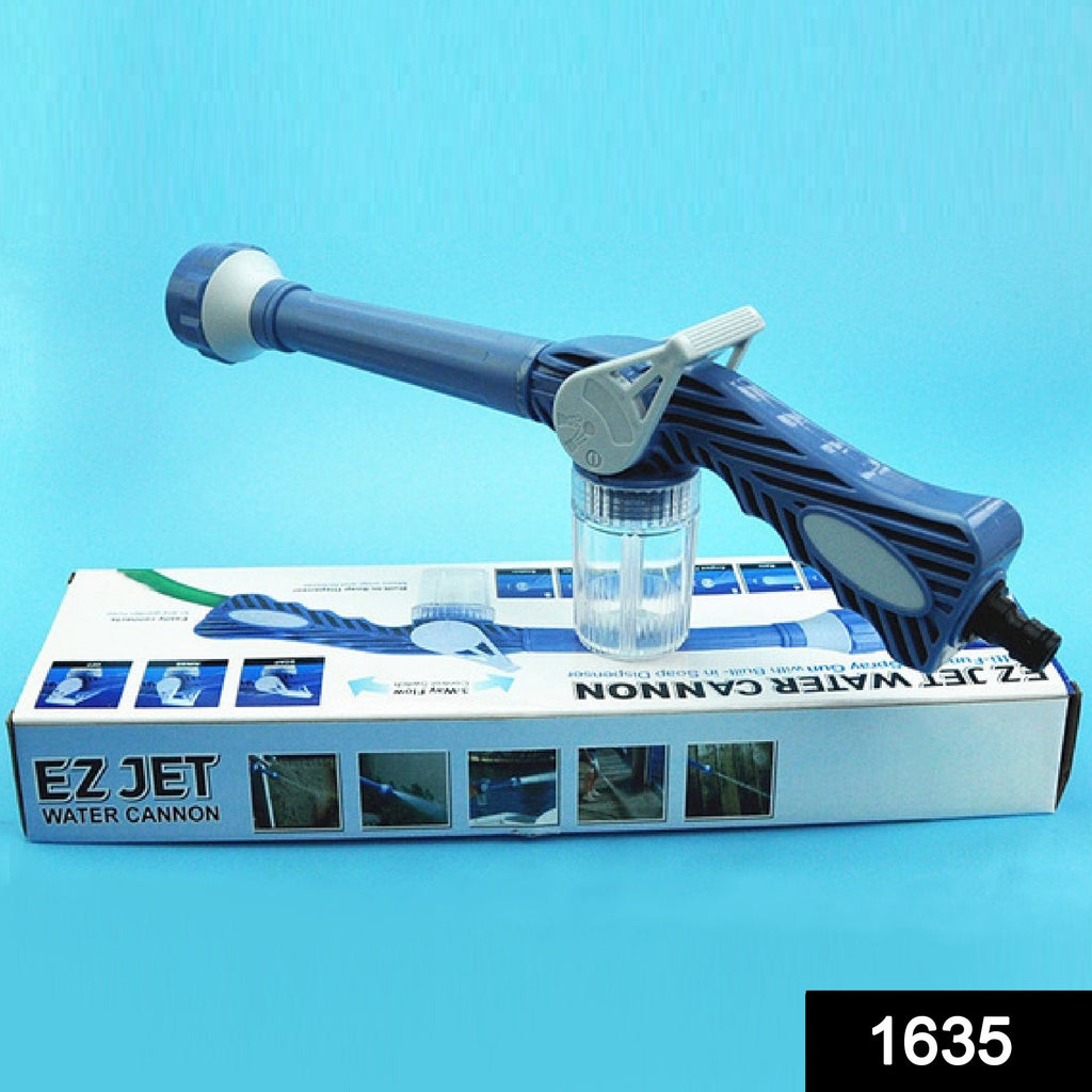 User demonstrates 1635 Jet Water Cannon 8 In 1 Turbo Water Spray Gun's powerful spray function.
