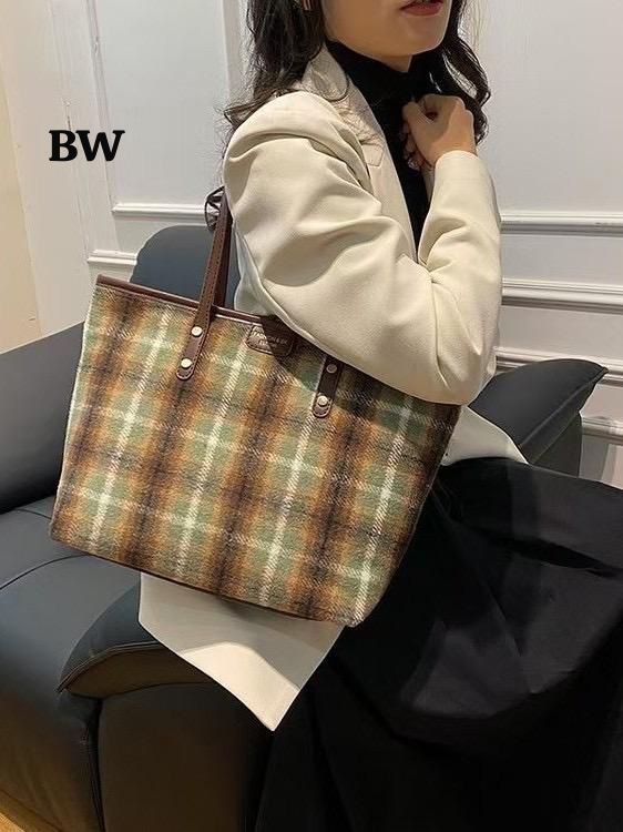High Quality Imported Handbag and Shoulder Bag for Women - New Arrival Algae green