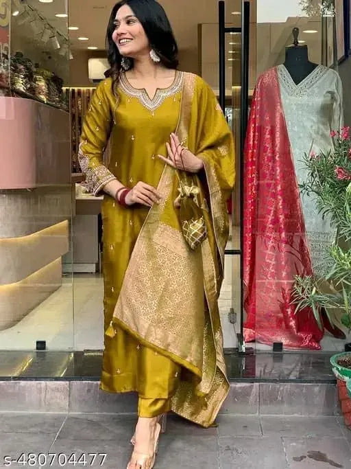 Model wearing olive green cotton kurti set with banarasi dupatta