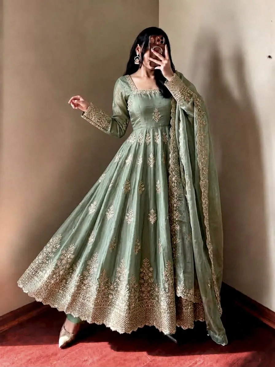 Gown Set