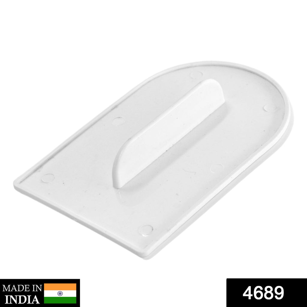 Plastic cake and pastry icing smoother tool for decorating