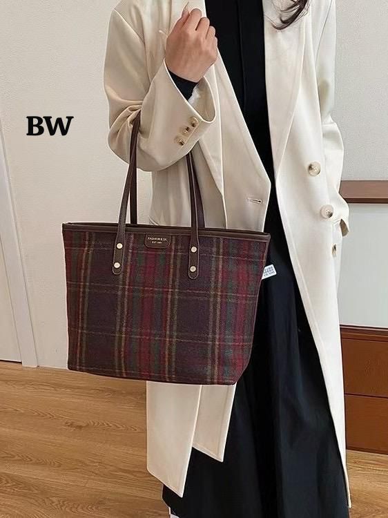 High Quality Imported Handbag and Shoulder Bag for Women - New Arrival Brown