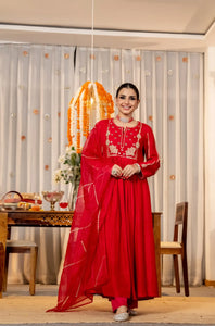 Elegant Chanderi Silk Kurta Set - Embroidered with Organza Dupatta for Festive Wear