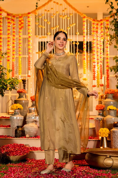 Elegant Chanderi Silk Kurta Set - Exquisite Embroidery for Festive Women