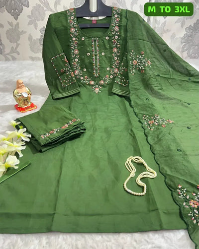 Elegant Handcrafted Viscose Kurti Set with Dupatta & Pants