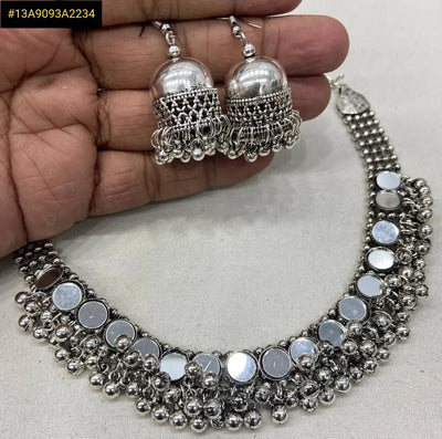 Elegant Linen Velvet Saree - Handcrafted Mirror Work for Her