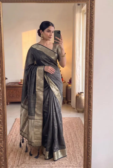 Exquisite Banarasi Silk Saree - Handwoven Wedding Collection for Women