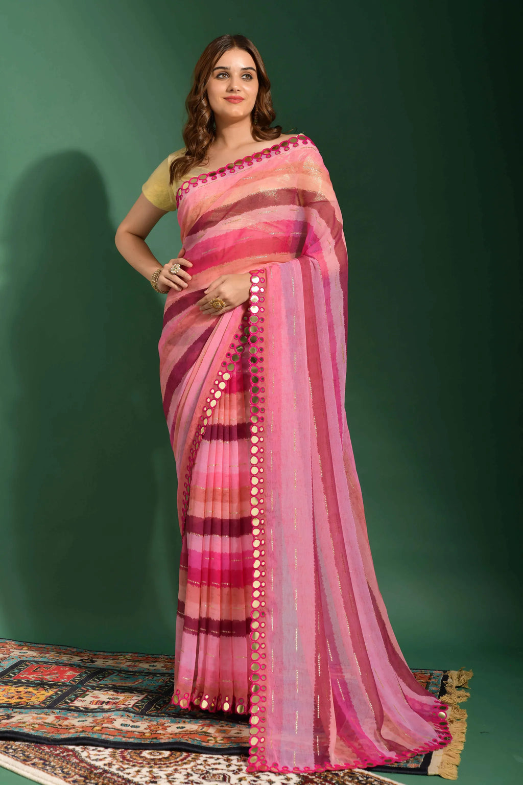 Full view of model in pink leriya print marble chiffon saree