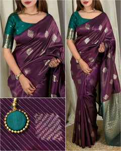 Luxe Banarasi Silk Saree - Elegant Zari Weaving Festive Wear for Women