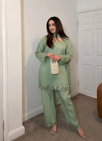 Luxe Georgette Kurta Set with Embroidery for Festive Wear