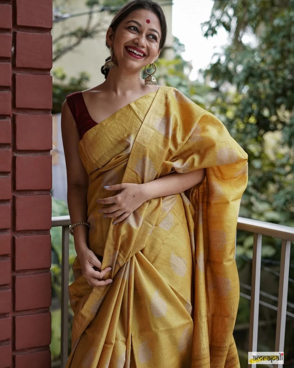 Exquisite Banarsi soft silk saree with copper jari leaf weaving and jacquard blouse