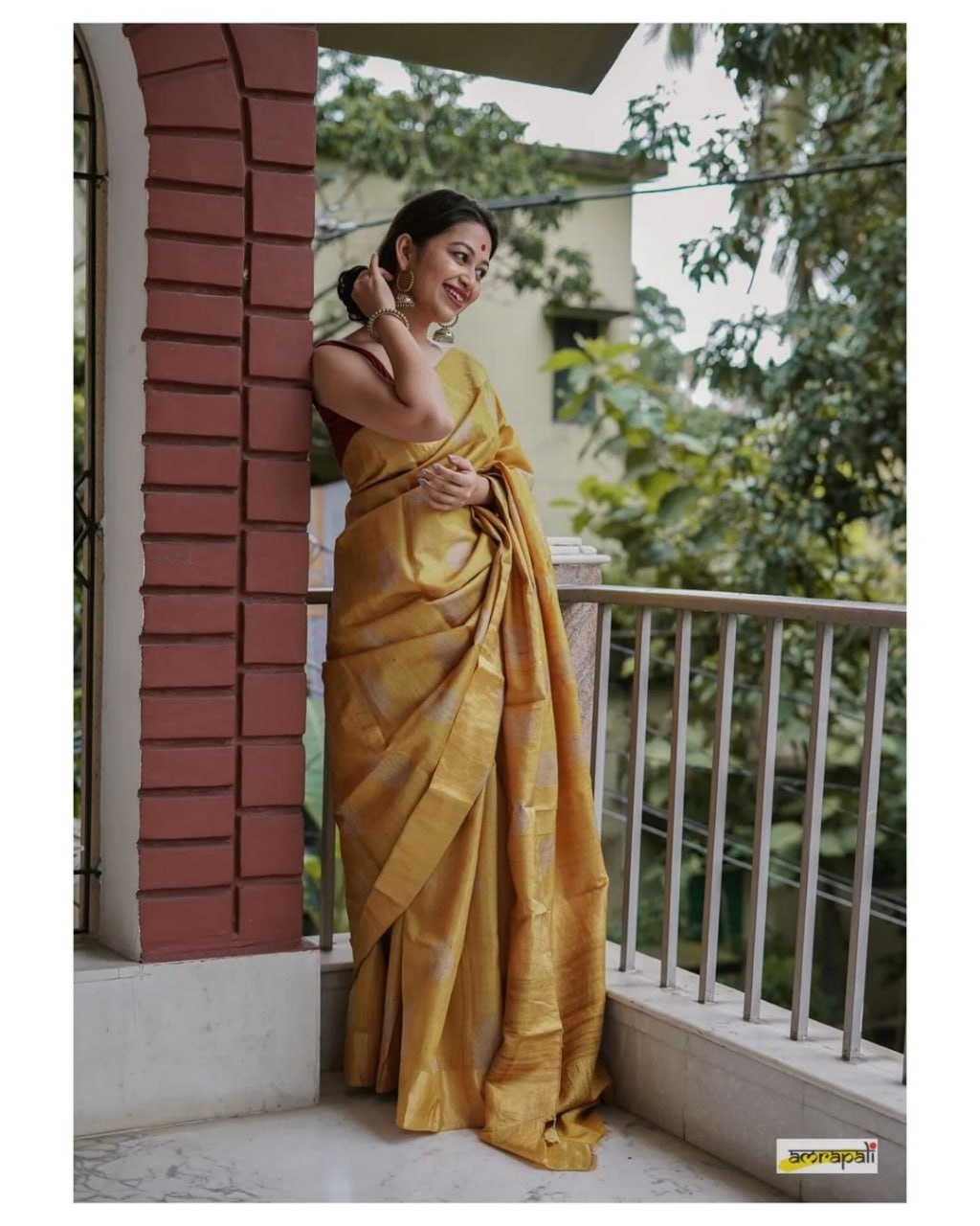 Exquisite Banarsi soft silk saree with copper jari leaf weaving and jacquard blouse