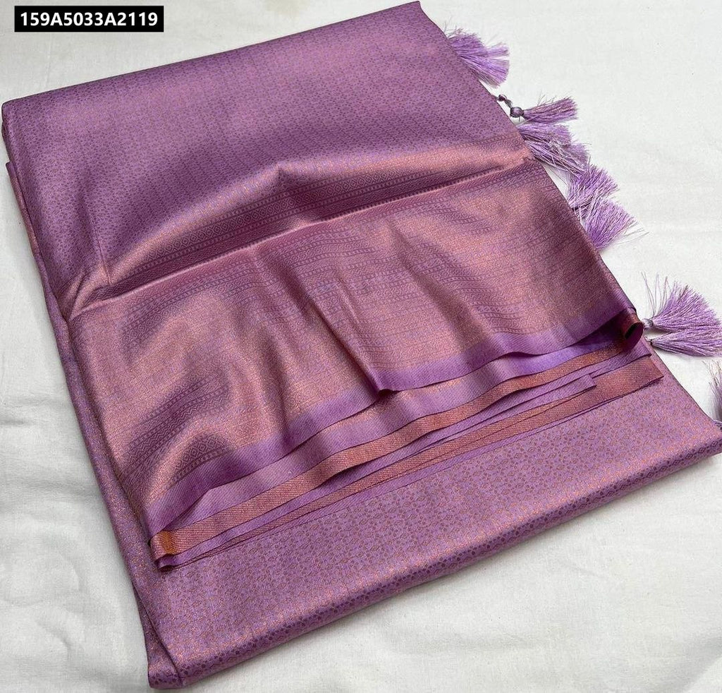 Elegant Lilac Kubera Pattu Silk Saree with Rich Pallu, flat lay