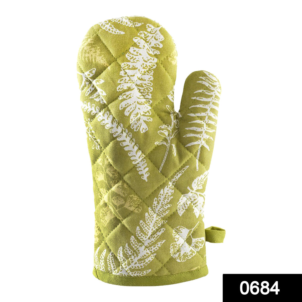Cotton padded heat-proof oven mitt, a baking essential for safe microwave & oven handling.