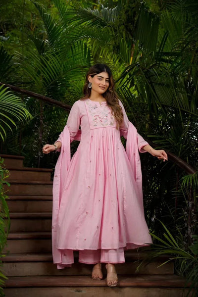 Stunning Embroidered Chanderi Kurta Set - Festive Wear for Women