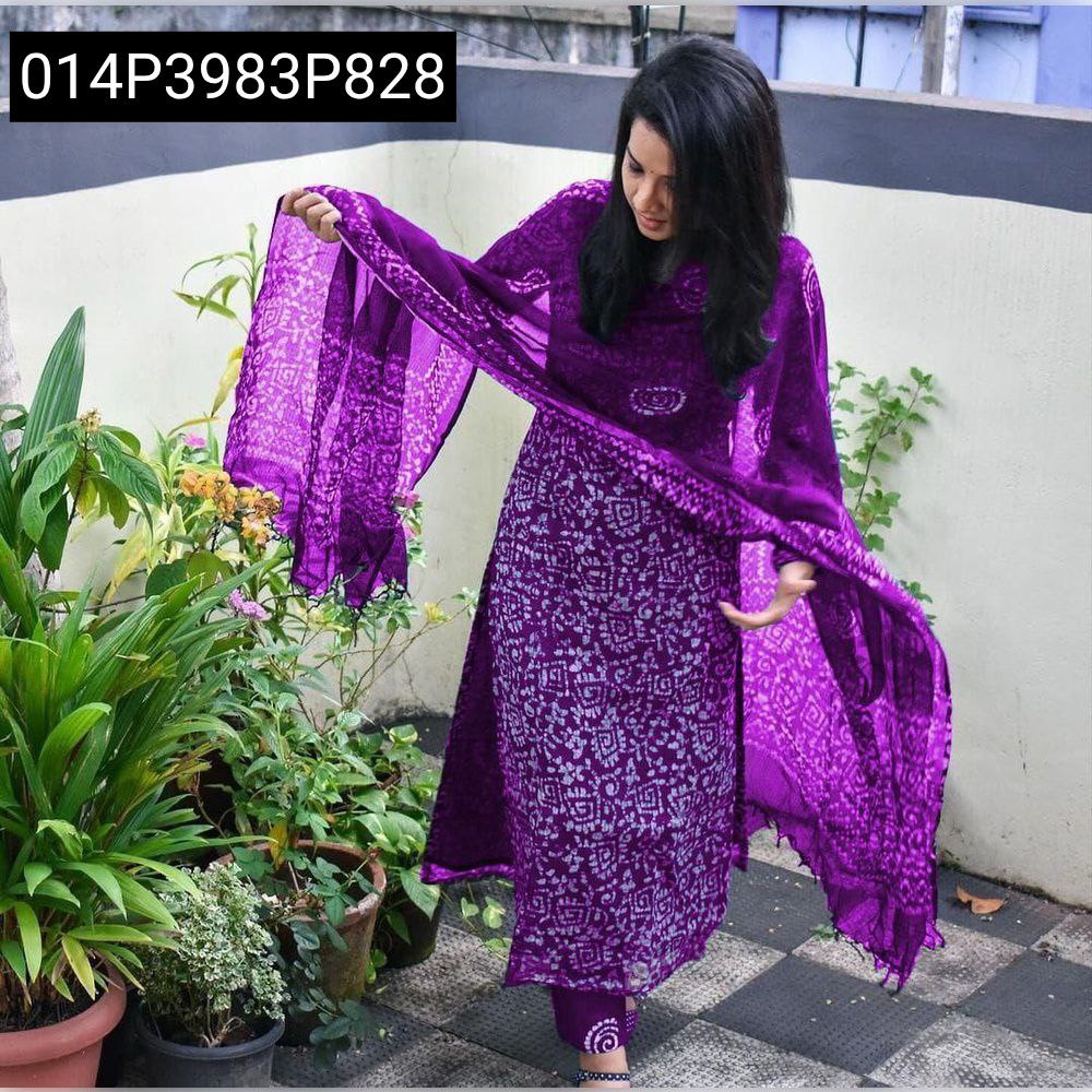 Woman in a flowing Lavender Kotta Chex Doria Kurta Set with dupatta